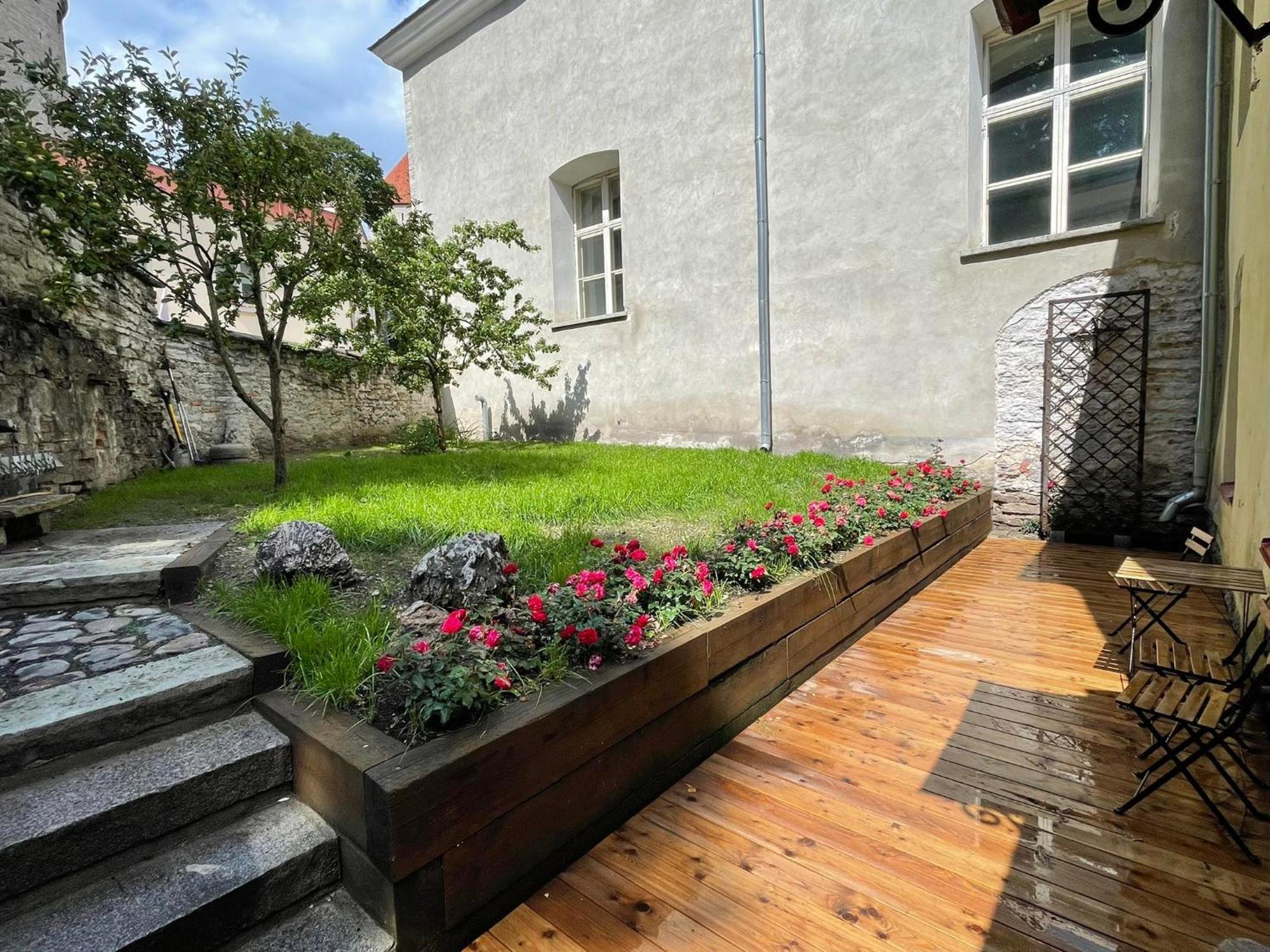 Historic Apartment With Private Garden In Old Town Ταλίν Εξωτερικό φωτογραφία